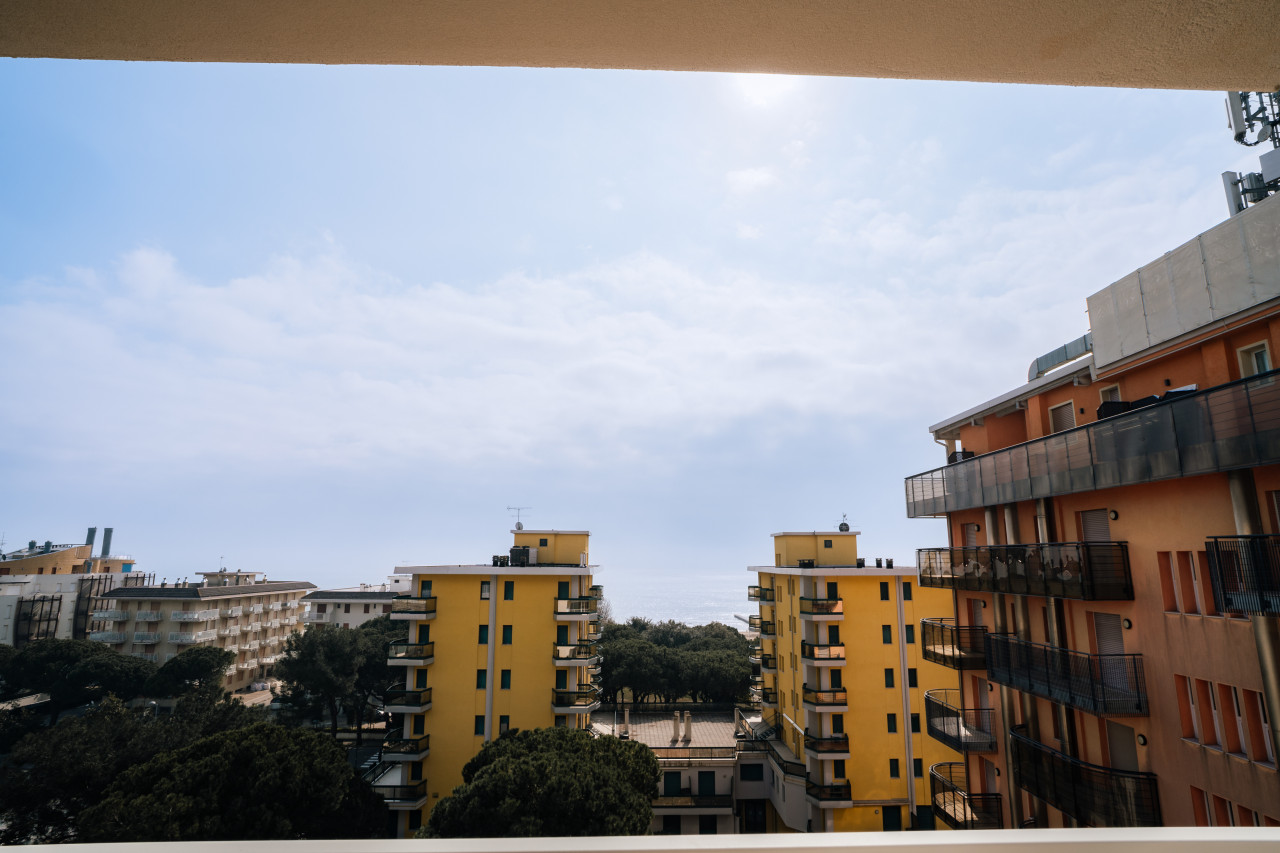 Attico fronte mare con Piscina a Jesolo Lido — Foto 13
