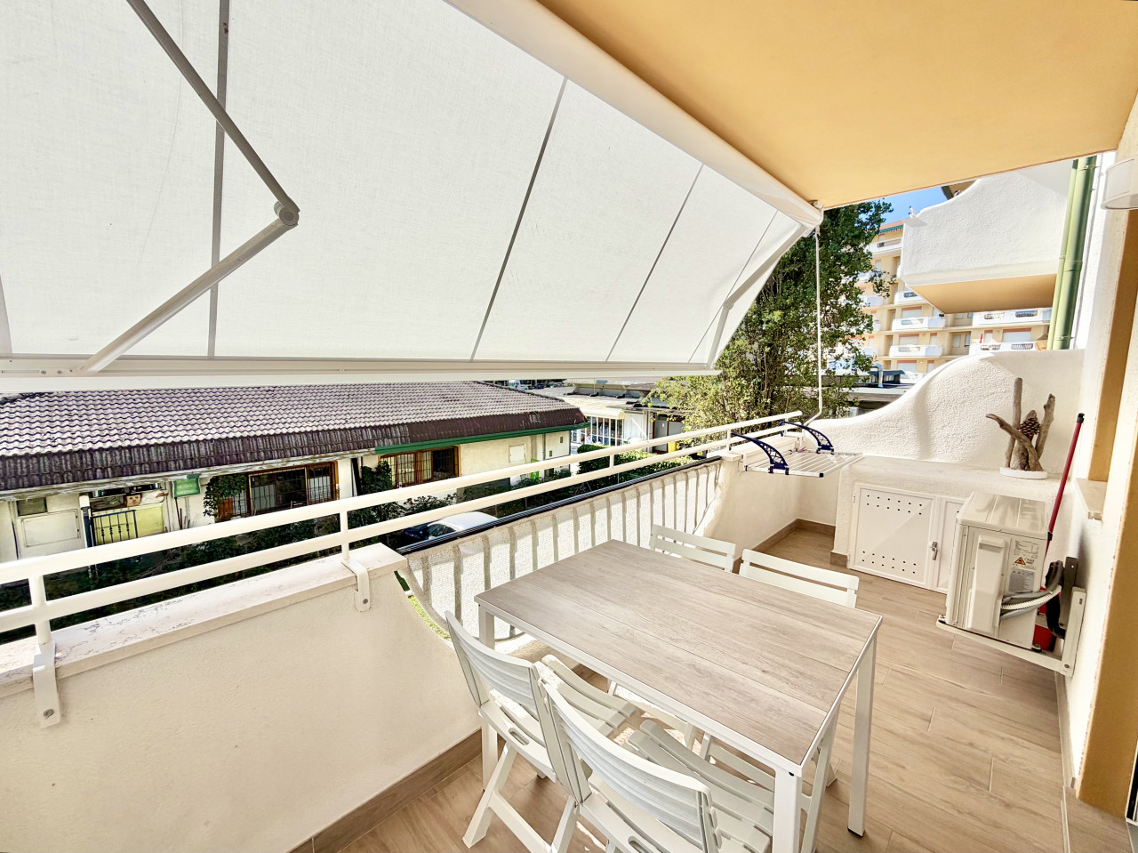 Appartamento Bilocale Ristrutturato con Terrazzo Abitabile — Foto 7
