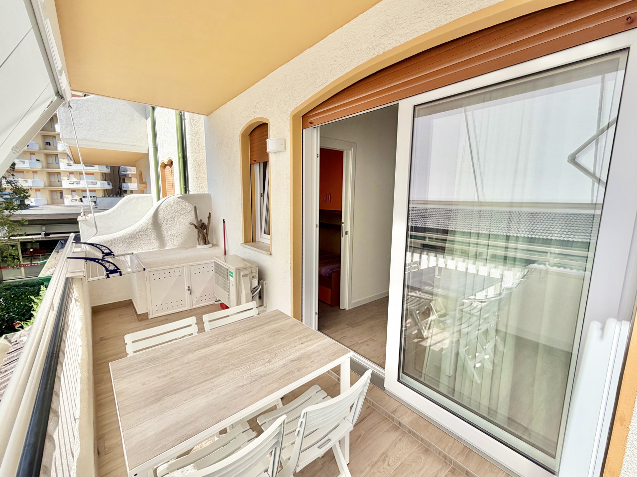 Appartamento Bilocale Ristrutturato con Terrazzo Abitabile — Foto 8