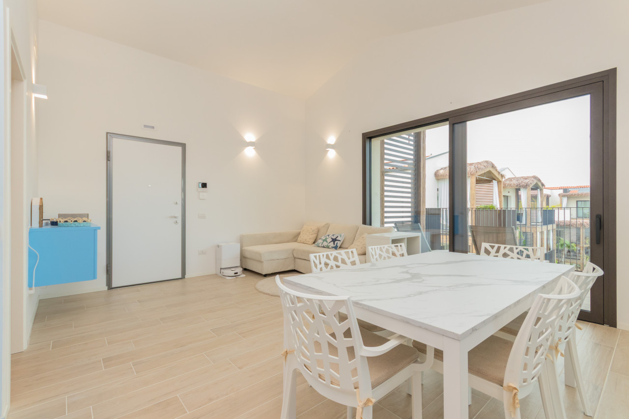 Attico Esclusivo con Piscina Privata e Solarium Panoramico a Jesolo — Foto 12
