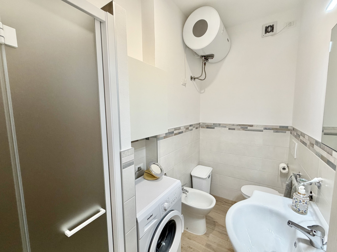 Appartamento Bilocale Ristrutturato con Terrazzo Abitabile — Foto 18
