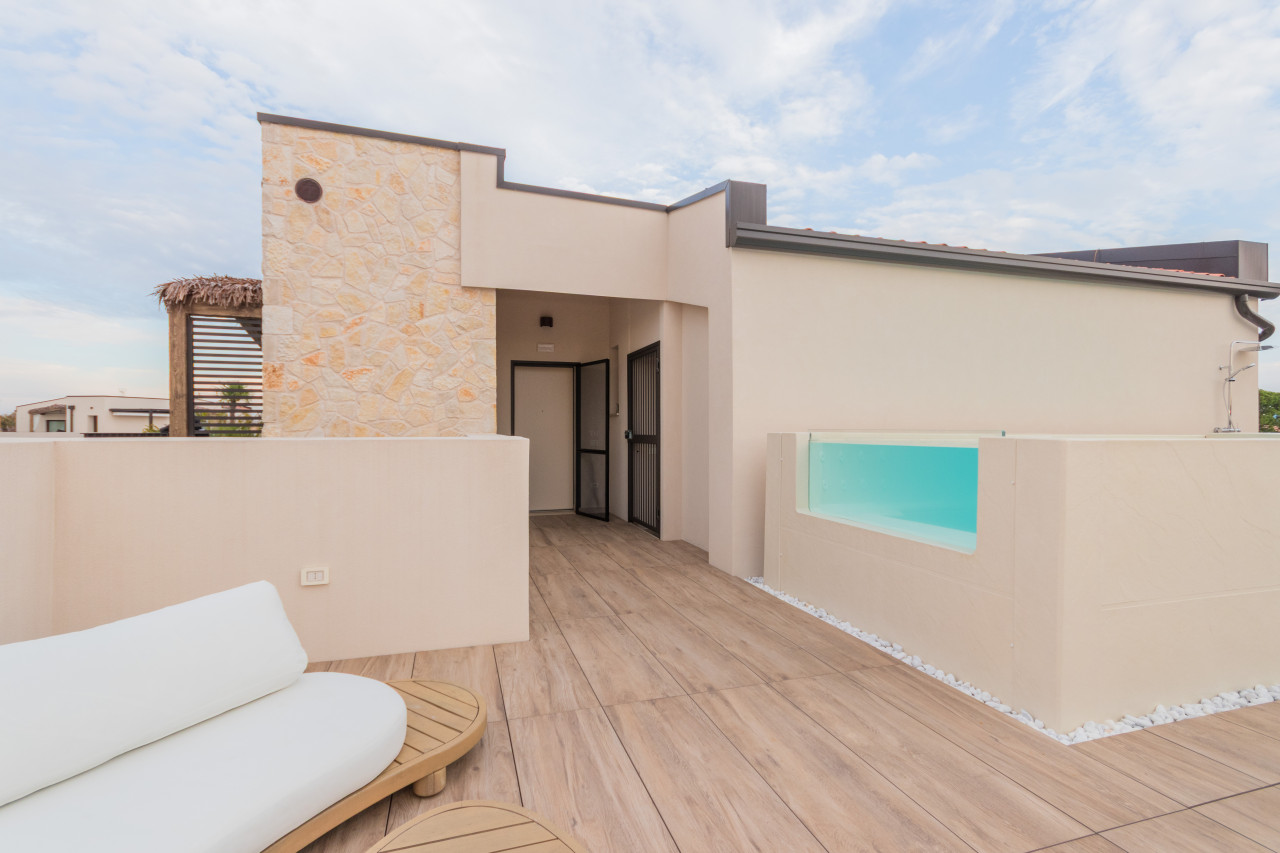 Attico Esclusivo con Piscina Privata e Solarium Panoramico a Jesolo — Foto 3