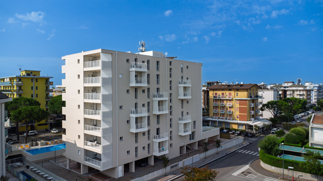 Attico fronte mare con Piscina a Jesolo Lido — Foto 22