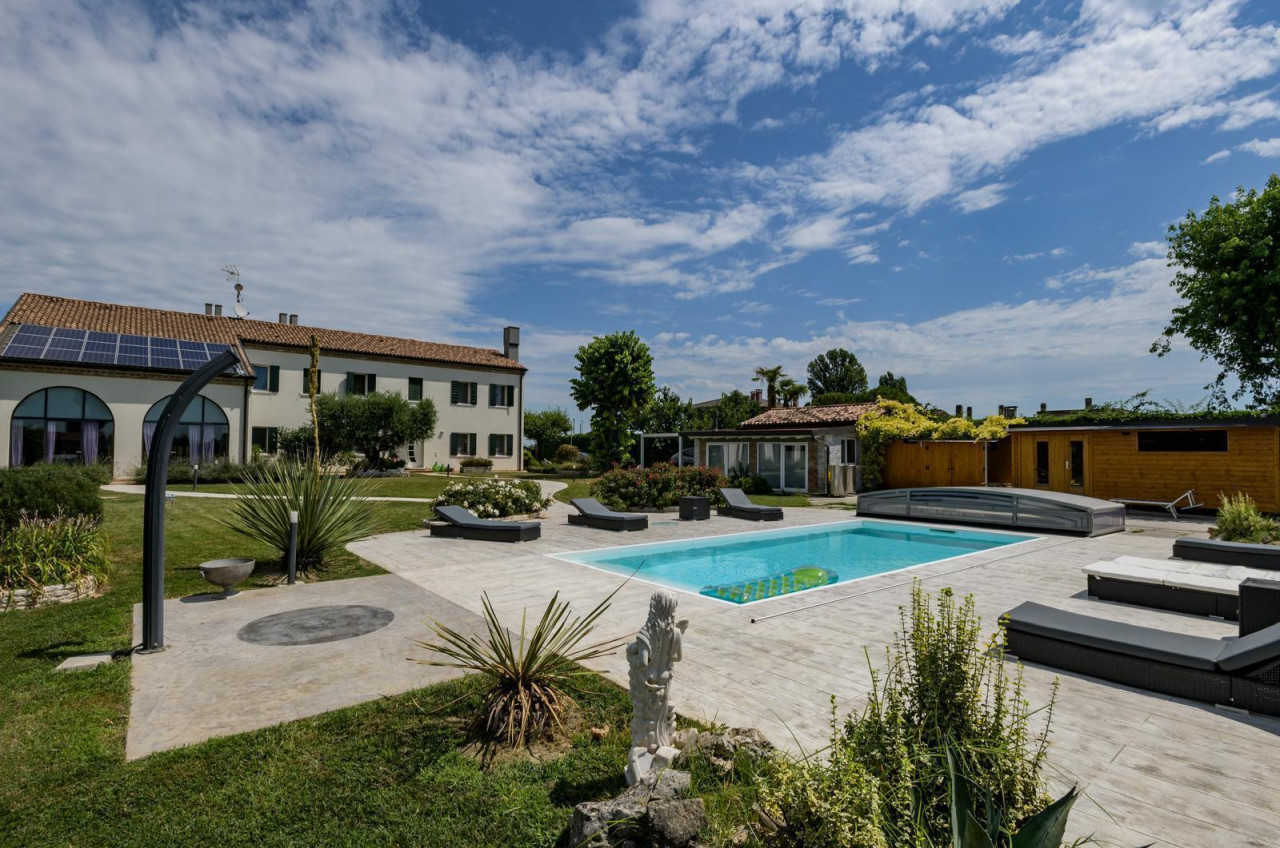 Prestigiosa Villa singola con parco e piscina: nuova modalità di acquisto — Jesolo · Venezia