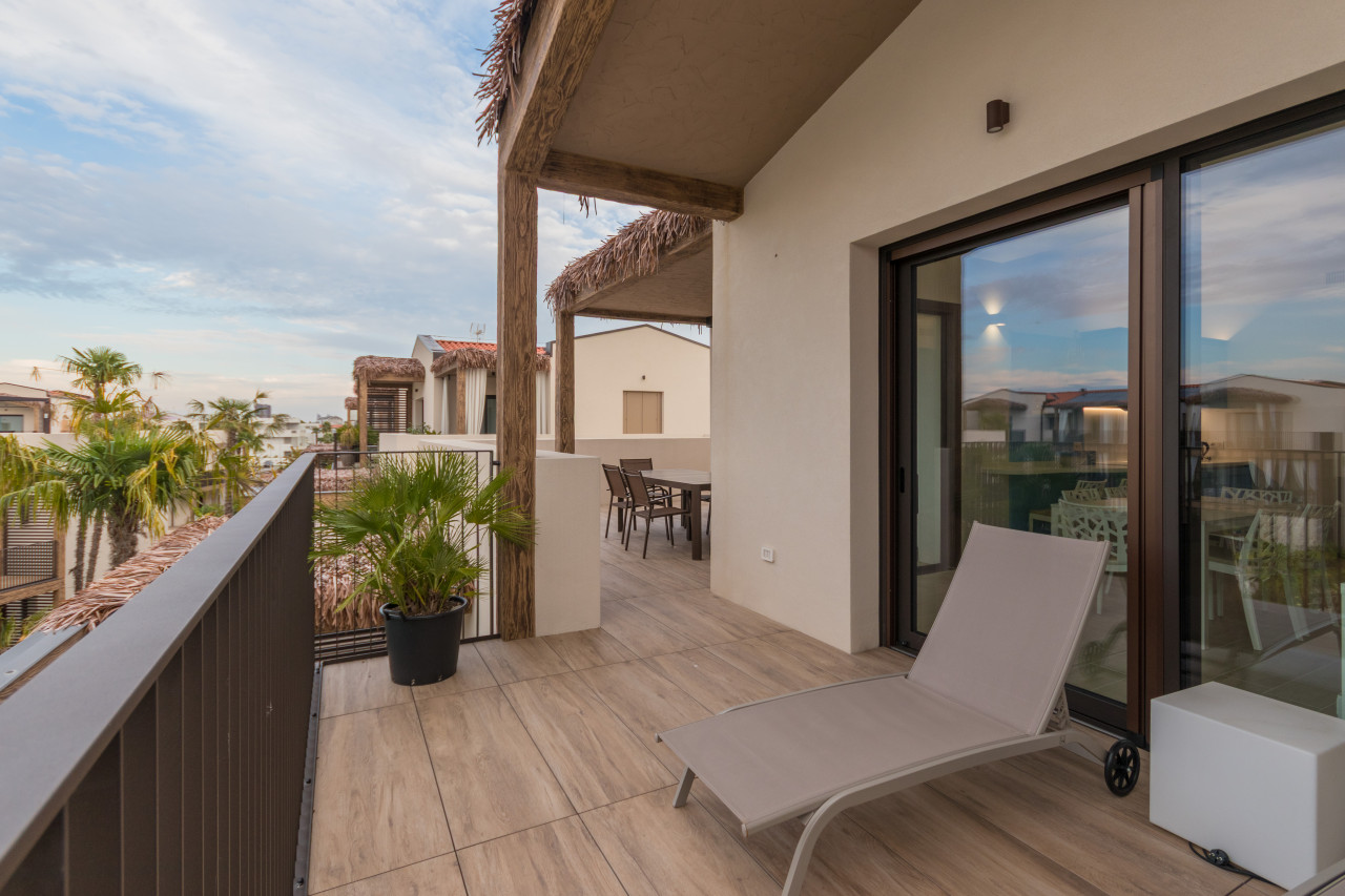 Attico Esclusivo con Piscina Privata e Solarium Panoramico a Jesolo — Foto 13
