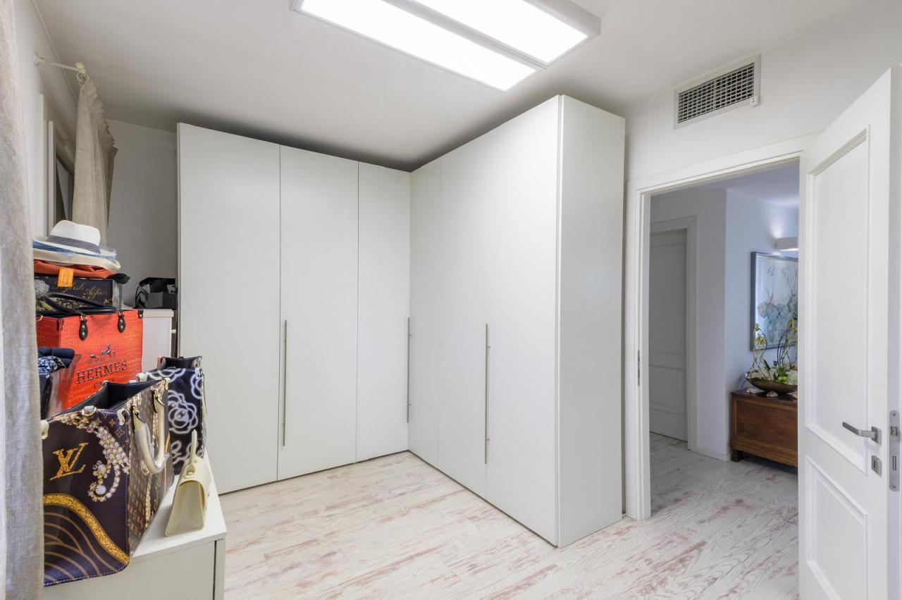 Prestigiosa Villa singola con parco e piscina: nuova modalità di acquisto — Foto 24