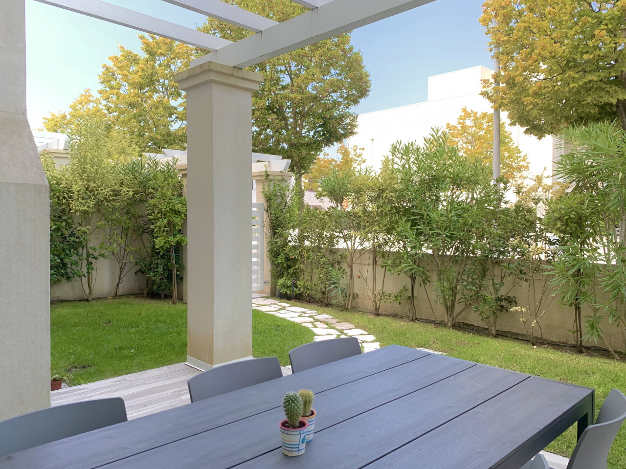 Piano Terra Esclusivo | Oasi con Piscina a Jesolo — Photo 13
