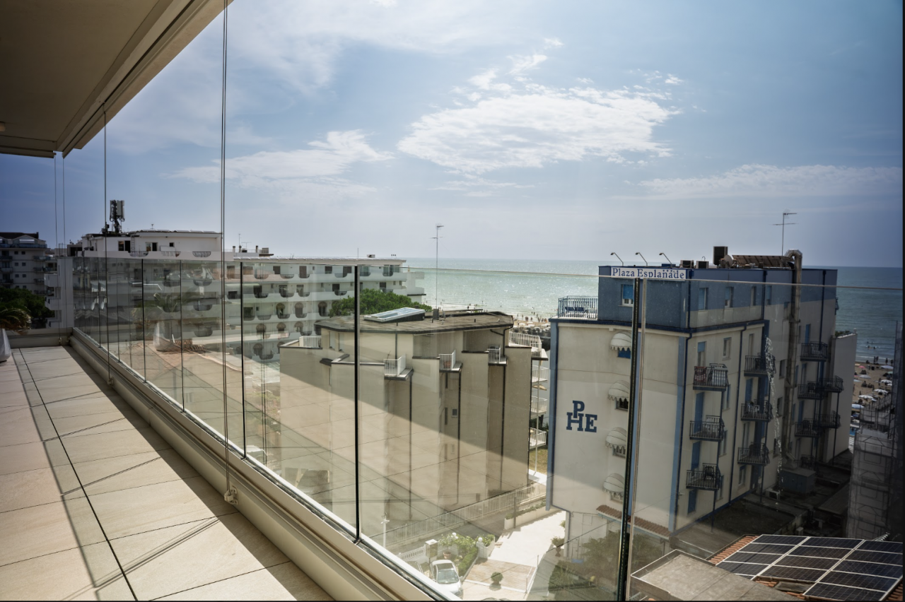 Attico Unico Al Piano | Piscina Panoramica – Jesolo — Foto 7