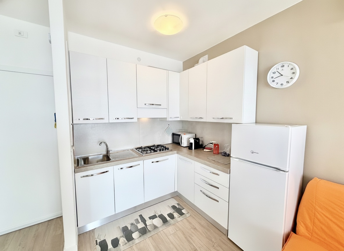 Appartamento Bilocale Ristrutturato con Terrazzo Abitabile — Foto 3