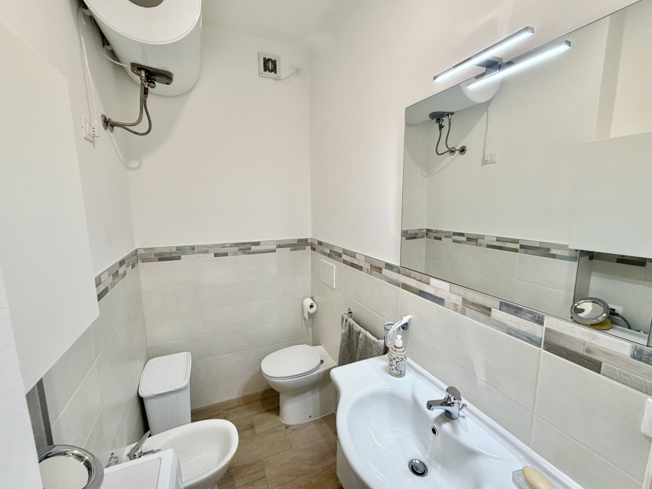 Appartamento Bilocale Ristrutturato con Terrazzo Abitabile — Foto 19