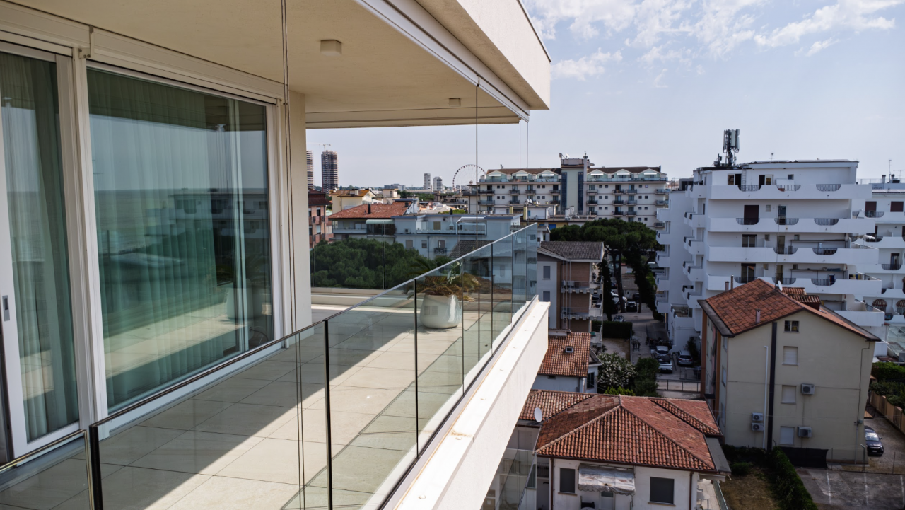 Attico Unico Al Piano | Piscina Panoramica – Jesolo — Foto 3