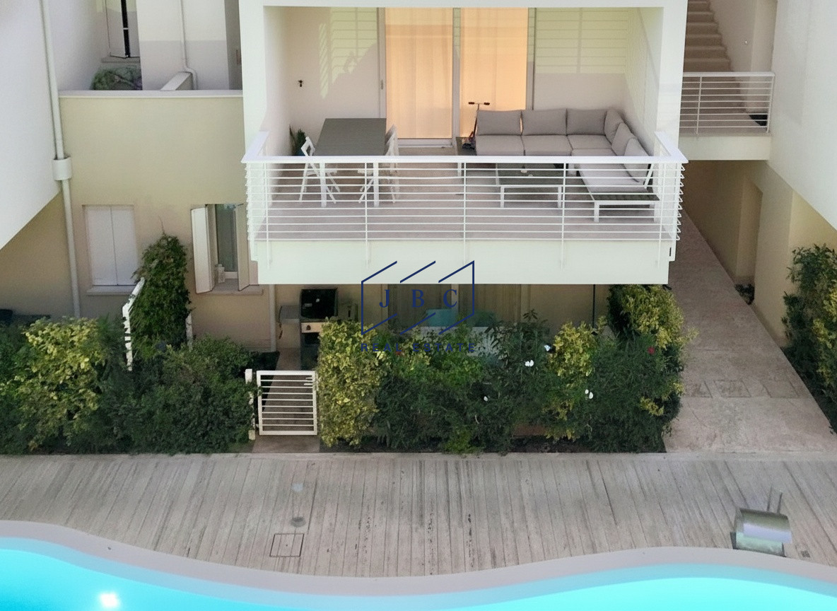 Trilocale con Piscina: stile e relax al Lido di Jesolo — Foto 11