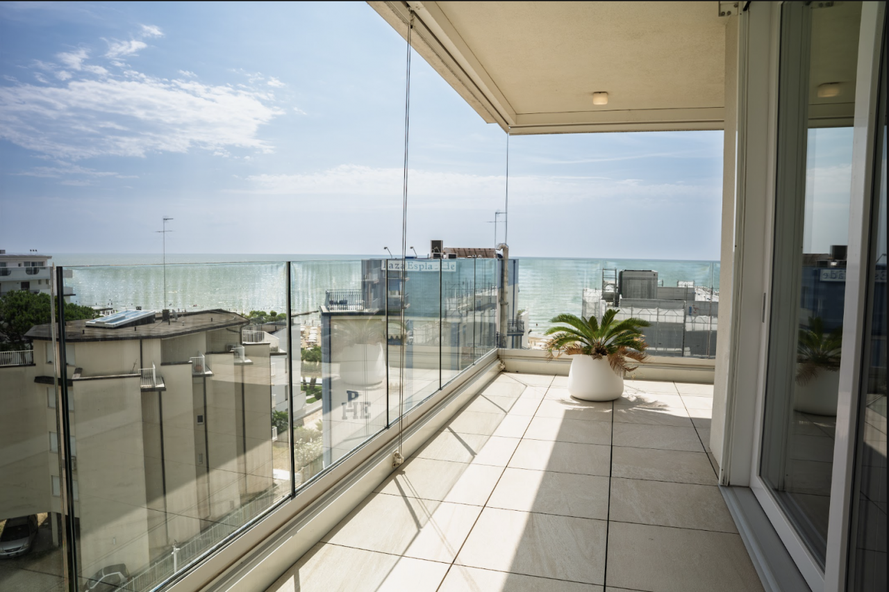 Attico Unico Al Piano | Piscina Panoramica – Jesolo — Foto 8