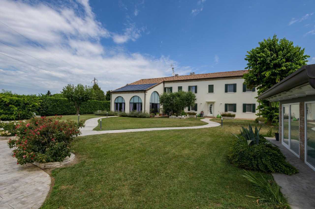 Prestigiosa Villa singola con parco e piscina: nuova modalità di acquisto — Foto 22