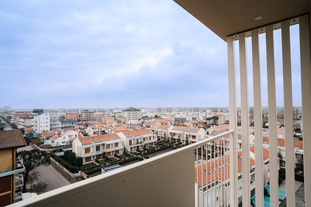 Attico fronte mare con Piscina a Jesolo Lido — Foto 16