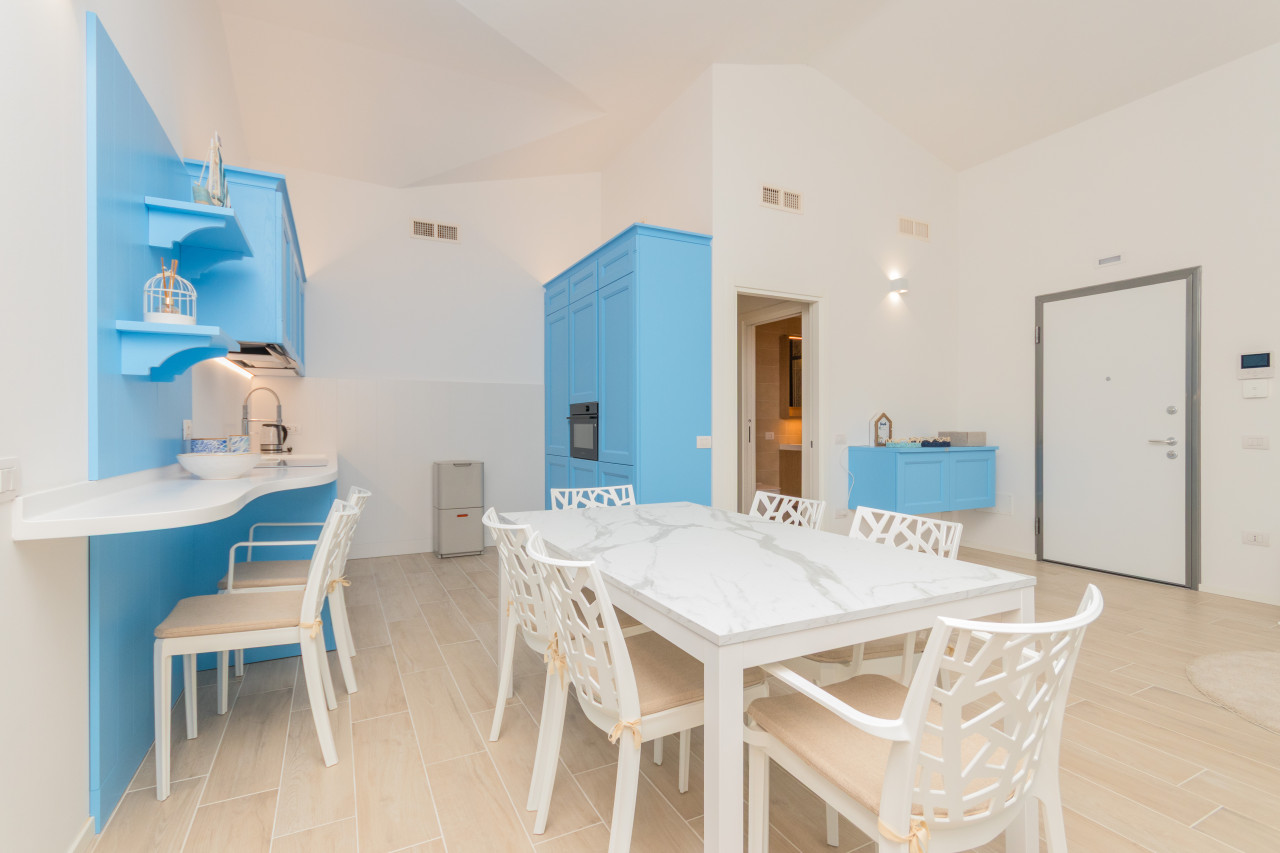 Attico Esclusivo con Piscina Privata e Solarium Panoramico a Jesolo — Foto 9
