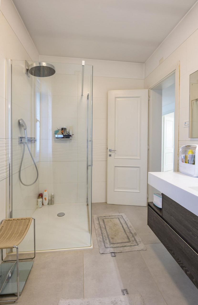 Prestigiosa Villa singola con parco e piscina: nuova modalità di acquisto — Foto 40
