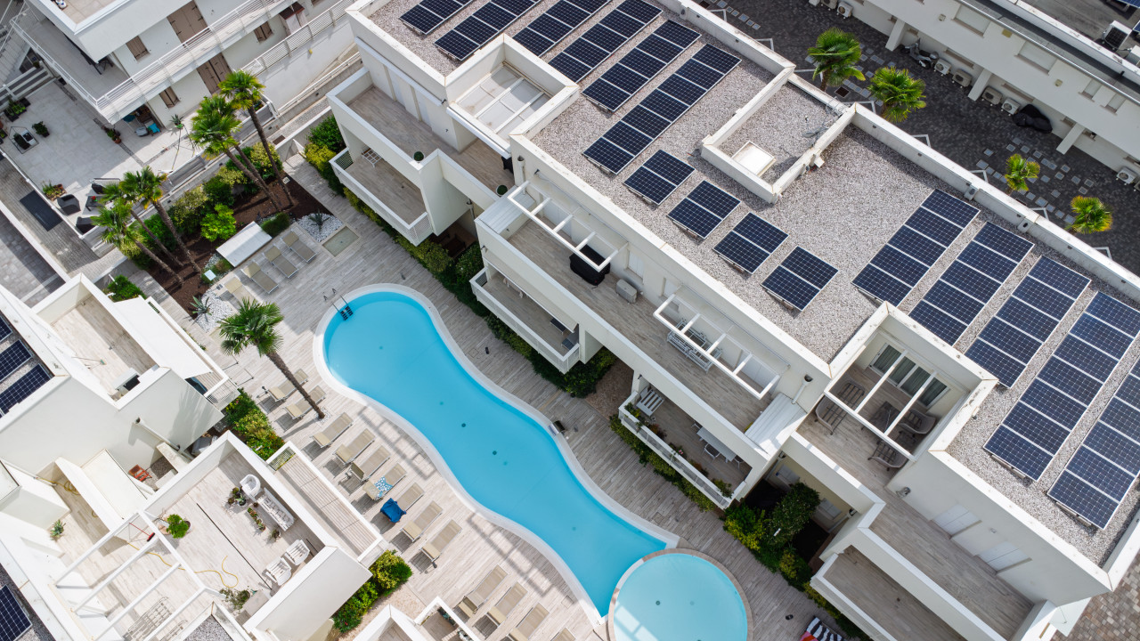 Trilocale con Piscina: stile e relax al Lido di Jesolo — Foto 12
