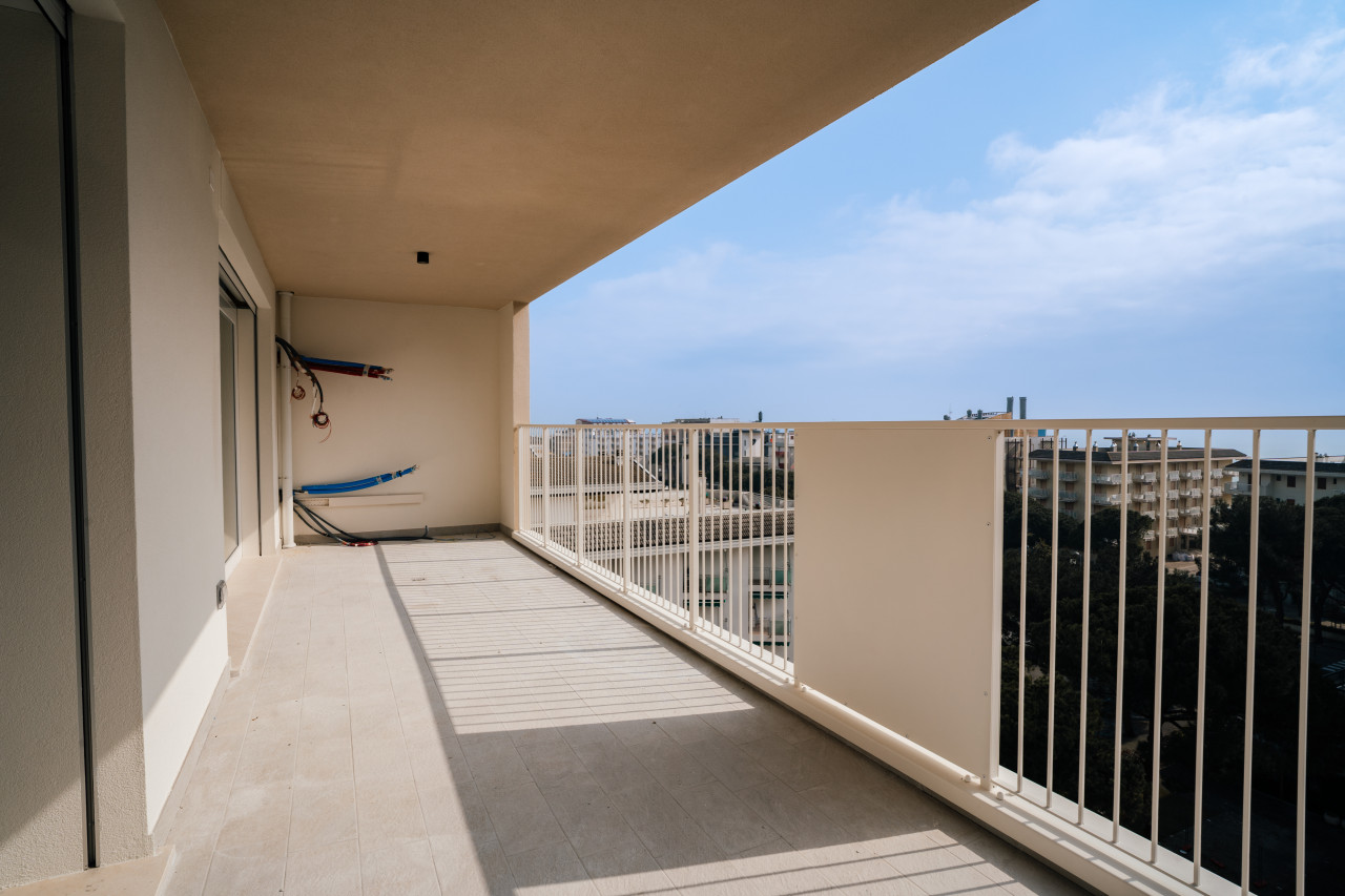 Attico fronte mare con Piscina a Jesolo Lido — Foto 15