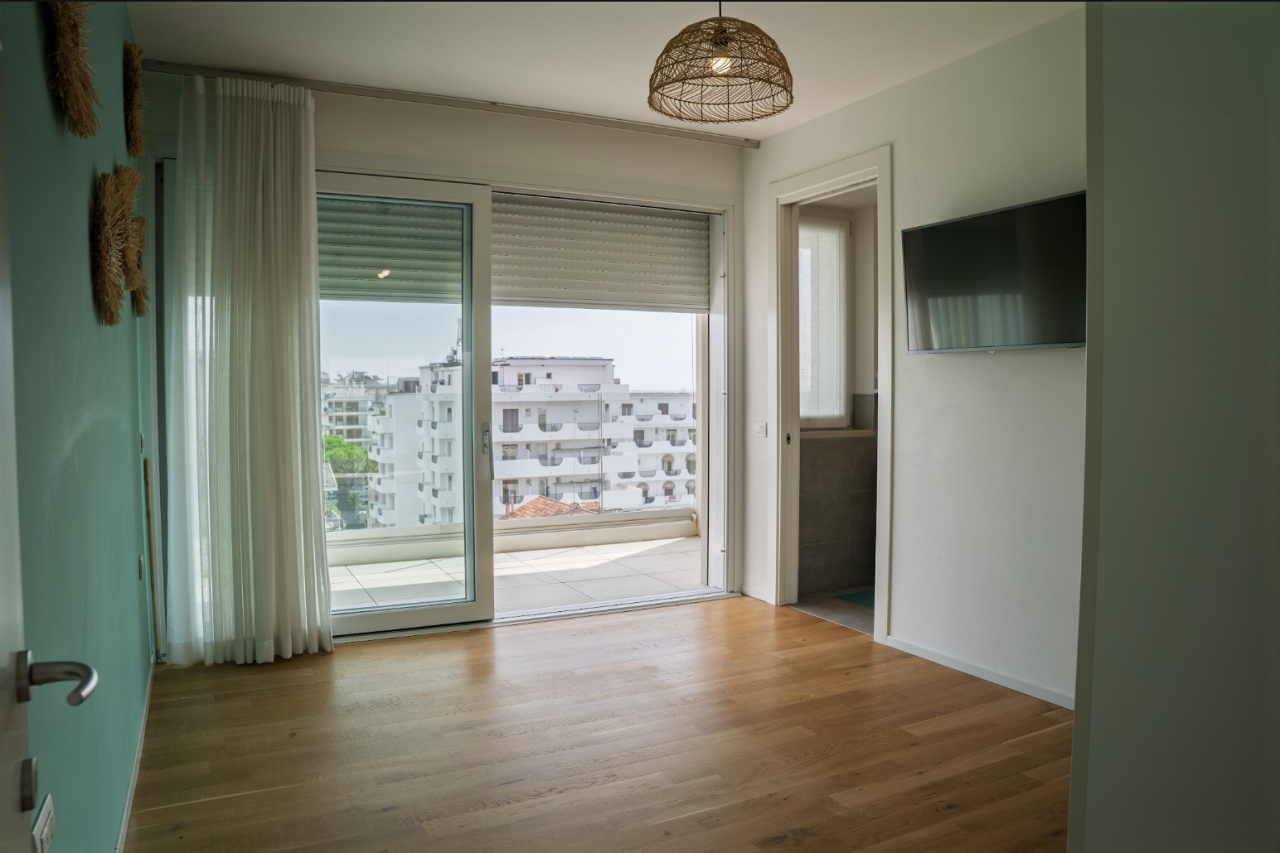 Attico Unico Al Piano | Piscina Panoramica – Jesolo — Foto 9